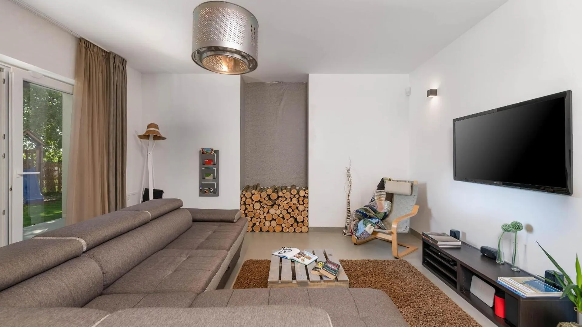 Villa Lounge Kapelana With Private Pool, Basketball, Volleyball & Football Juršići