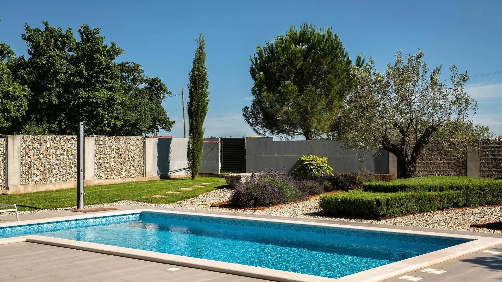 Villa Lounge Kapelana With Private Pool, Basketball, Volleyball & Football Juršići