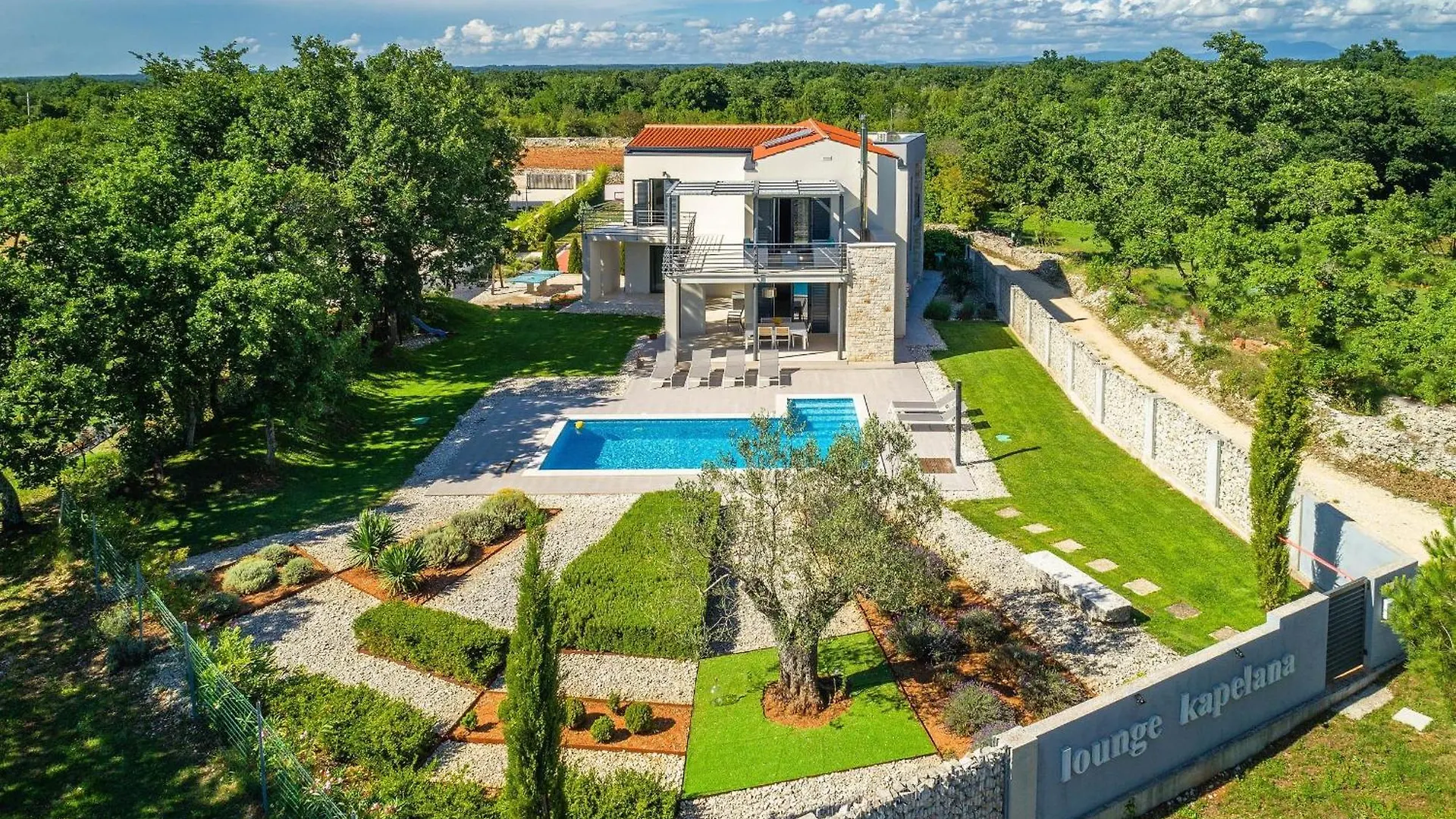 Villa Lounge Kapelana With Private Pool, Basketball, Volleyball & Football Juršići